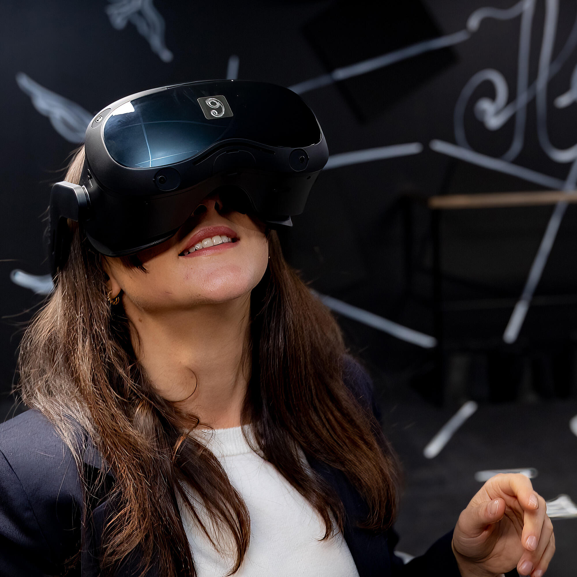 Un guide de visite Hennessy participant à l'expérience immersive ne réalité virtuelle, MOBILIS