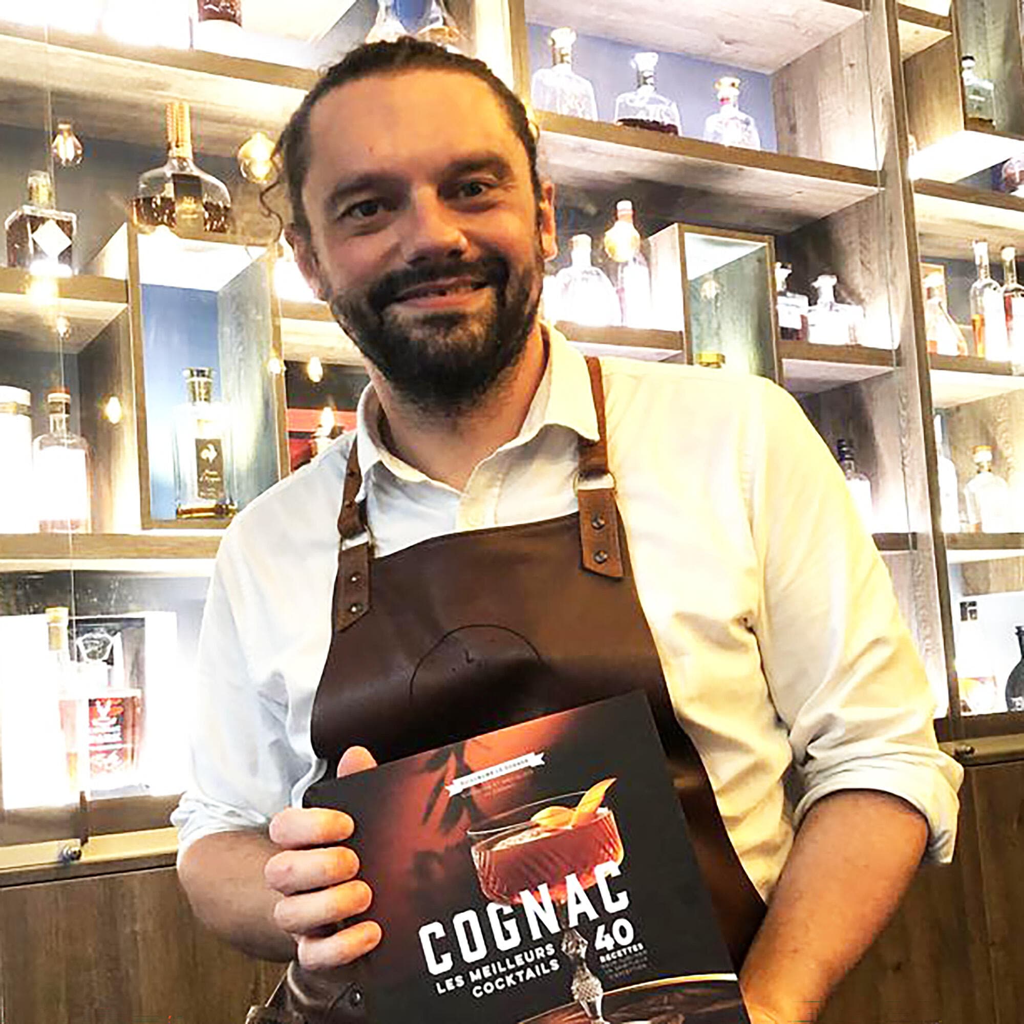 Guillaume Le Dorner, mixologue et propriétaire du bar à cocktails La Luciole à Cognac
